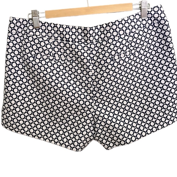 Banana Republic Hampton Fit NWOT Navy Blue & White Polka Dot Shorts, Size 12 - Picture 4 of 15